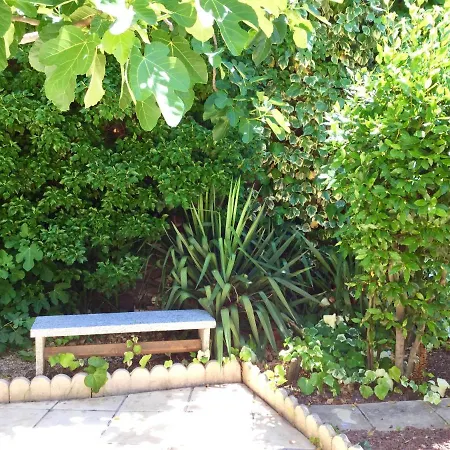 Apartment Marseillan: Cityscape Views With Shared Pool And Garden