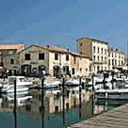 Marseillan: Cityscape Views With Shared Pool And Garden Apartment Marseillan (Herault)