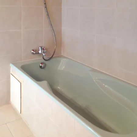 Apartment Marseillan: Cityscape Views With Shared Pool And Garden *