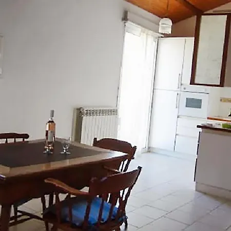 Marseillan: Cityscape Views With Shared Pool And Garden Apartment *