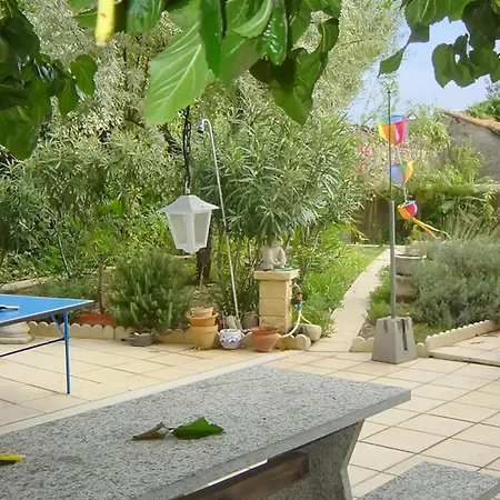 Marseillan: Cityscape Views With Shared Pool And Garden *